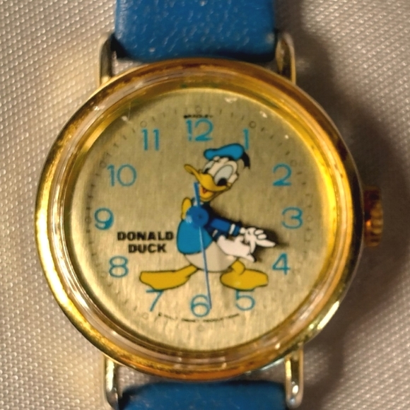 Vintage Disney Donald Duck Watch - Birthday Commemorative Edition Watch - Picture 2 of 10